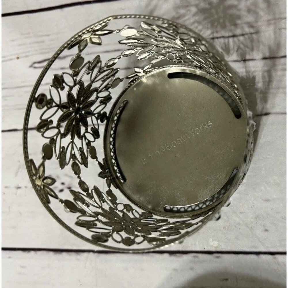 Bath & Body Works SILVER SNOWFLAKES WITH GEMS 3-Wick Candle Holder - NEW - Picture 7 of 7